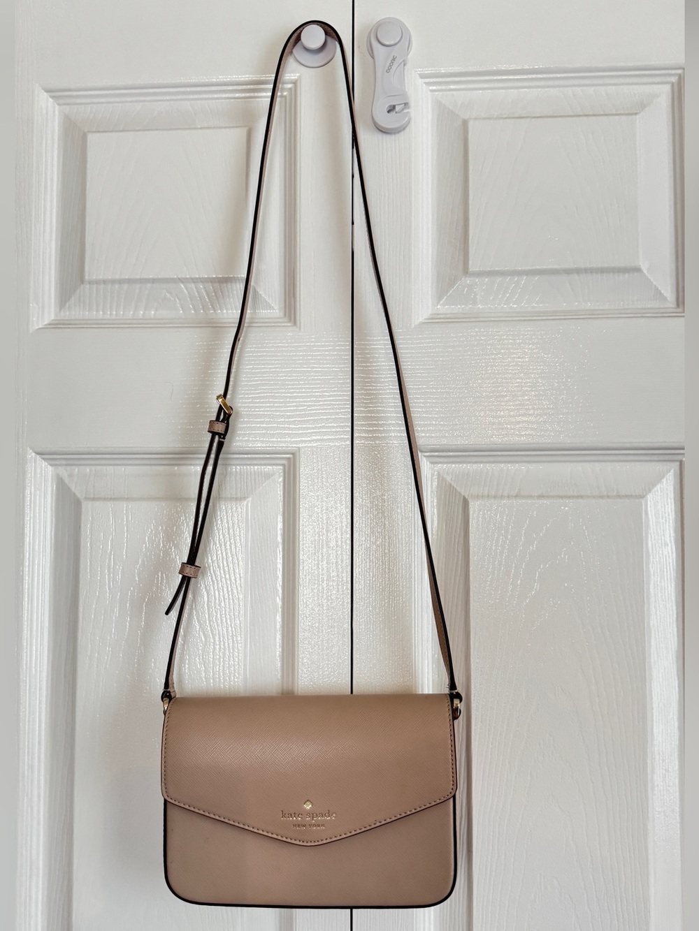 Kate Spade New York Sadie Envelope Crossbody Bag Tusk